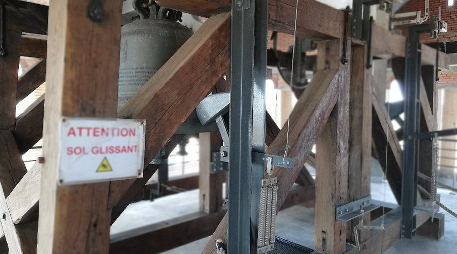 PIN. BONNET HINGE. B30D