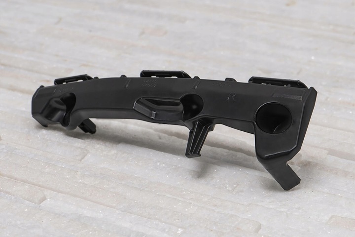 SUPPORT, FRONT BUMPER SIDE RH *ST*