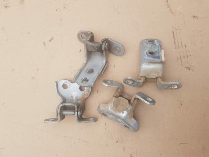 HINGE ASSY, FR DOOR D4D