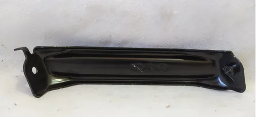 Bracket FR Bumper Retainer D4D OLD SPEC *ST*